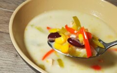 Кукурузно-фасолевый сливочный суп Суккоташ с курицей