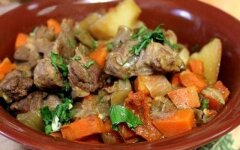 Баранина с баклажаном и болгарским перцем