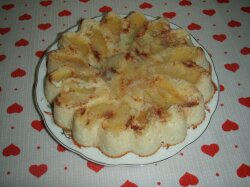 Шарлотка со сгущенным молоком без сахара