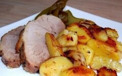 Запеченная в рукаве буженина с картофелем