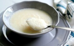 Манная каша на молоке и воде с ванилином