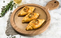 Расстегай с рыбой и рисом в духовке