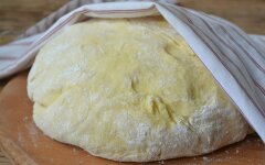 Сдобное дрожжевое тесто со сливочным маслом на молоке