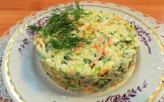 Овощной салат из капусты с яйцом, морковью и огурцом
