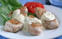 Нежная индейка под сливочно-сырным соусом