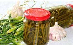 Маринованные чесночные стрелки в уксусе на зиму