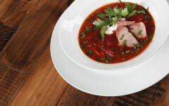 Борщ из утки с черносливом и сушеными грибами