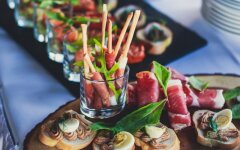 Свиные рулеты с грибами в молоке