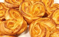 Домашние дрожжевые плюшки с сахаром