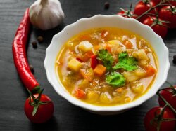 Харчо с рисом и картофелем на курином бульоне