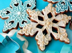 Новогоднее печенье «Снежинки» в глазури