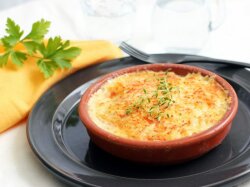 Жульен с курицей, грибами и топленым маслом в мультиварке