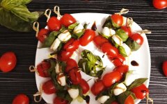 Мини-капрезе с заправкой