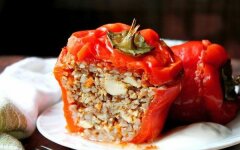Фаршированный перец с гречкой и капустой