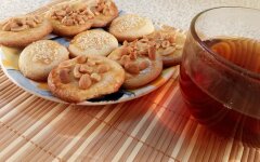 Песочное печенье с арахисом и кунжутом