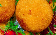 Куриные котлеты с манкой в сметанном кляре