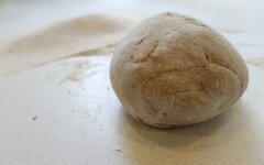 Дрожжевое тесто с пшеном на сливках