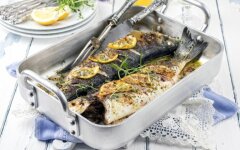 Фаршированная скумбрия грибами и кабачками