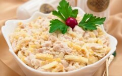 Простой салат «Нежность» с куриным филе