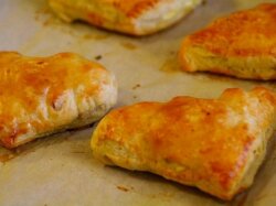 Пирожки с яйцом, сыром и ветчиной