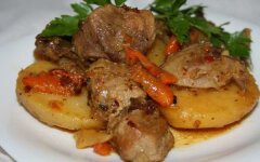 Домашнее жаркое со свининой в казане