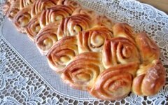 Сдобный рулет-плетенка с корицей