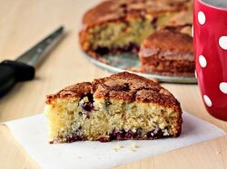 Пирог с малиной на кислом молоке