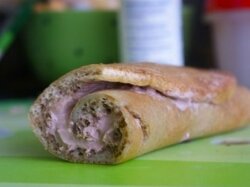 Белковый рулет с творожной начинкой