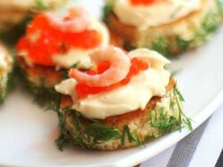 Бутерброды с творожным сыром и креветками