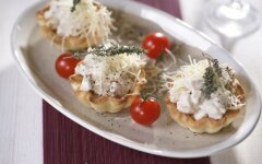 Жюльен с курицей и сыром в тарталетках