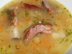 Гороховый суп с копчеными свиными ребрышками в мультиварке