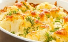 Цветная капуста под сливочно-сырным соусом в духовке
