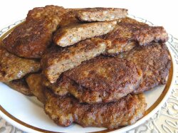 Оладьи из куриной печени с салом и рисом