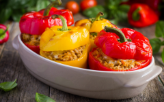 Фаршированный перец с рисом и зеленью