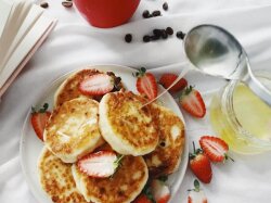 Творожные сырники со сметаной в духовке