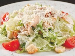 Домашний салат «Цезарь» с классическим соусом