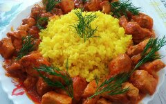 Свинина тушеная в томатном соусе с рисом