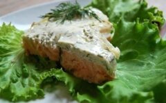 Филе семги с картофелем под сметанным соусом в духовке