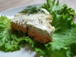 Филе семги с картофелем под сметанным соусом в духовке