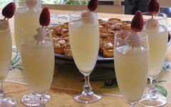 Коктейль с водкой, шампанским и имбирем