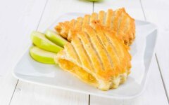 Быстрый яблочный пирог с начинкой