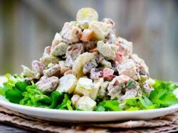 Салат из свиного сердца с фасолью и огурцами