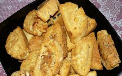 Сладкие сухарики со сметаной из батона