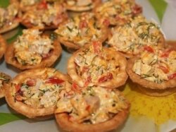 Закусочные тарталетки с копченой курицей