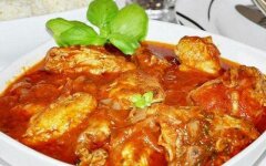 Чахохбили из курицы с томатной пастой и чесноком