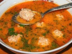 Рассольник с рисом и куриными фрикадельками
