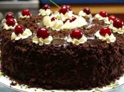 Торт «Прага» с вишней и кремом из сгущенного молока