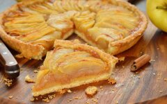 Французский яблочный пирог с коньяком