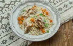 Куриный суп с перловкой и лимонным соком
