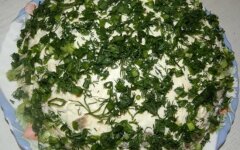 Салат с кальмарами, грибами, помидорами и сыром